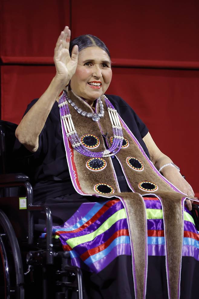 <YONHAP PHOTO-3241> LOS ANGELES, CALIFORNIA - SEPTEMBER 17: Sacheen Littlefeather on stage at AMPAS Presents An Evening with Sacheen Littlefeather at Academy Museum of Motion Pictures on September 17, 2022 in Los Angeles, California. Frazer Harrison/Getty Images/AFP/2022-09-18 16:45:42/ <저작권자 ⓒ 1980-2022 ㈜연합뉴스. 무단 전재 재배포 금지.>