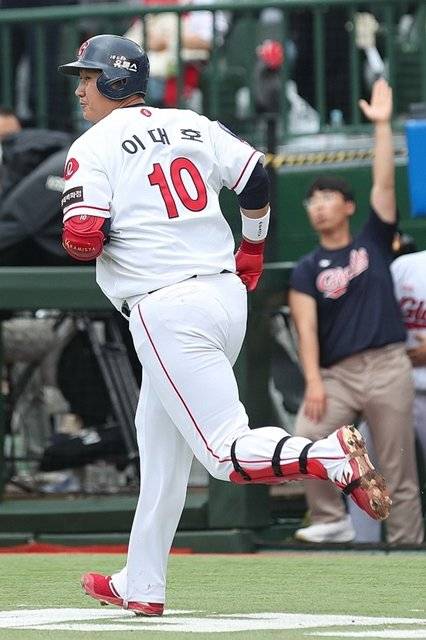 올 시즌을 마지막으로 은퇴를 선언한 롯데 이대호. 롯데 제공