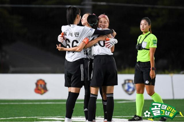 여성 방송인이 축구를 하는 포맷의 '골 때리는 그녀들'. 11주 연속 수요 예능 1위를 달리고 있다. SBS 캡처