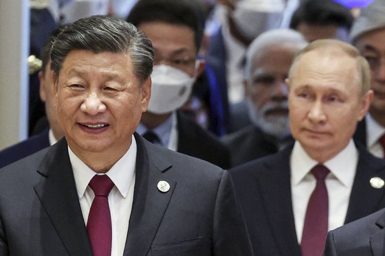 시진핑 중국 국가주석이 푸틴 러시아 대통령에게 우크라이나 전쟁에 대한 ‘의문과 우려’를 표한 것으로 알려진다. [AP=연합뉴스]