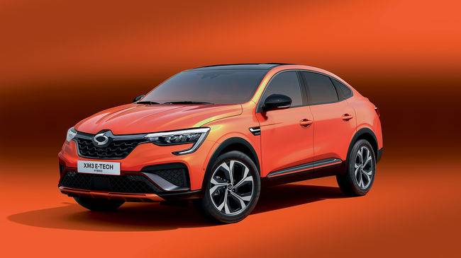 XM3 E-TECH 하이브리드 신규 컬러인 일렉트릭 오렌지.