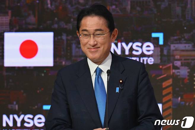 기시다 후미오 일본 총리가 22일(현지시간) 제77차 유엔 총회에 참석한 뒤 뉴욕 증권거래소를 방문하고 있다. ⓒ AFP=뉴스1 ⓒ News1 우동명 기자