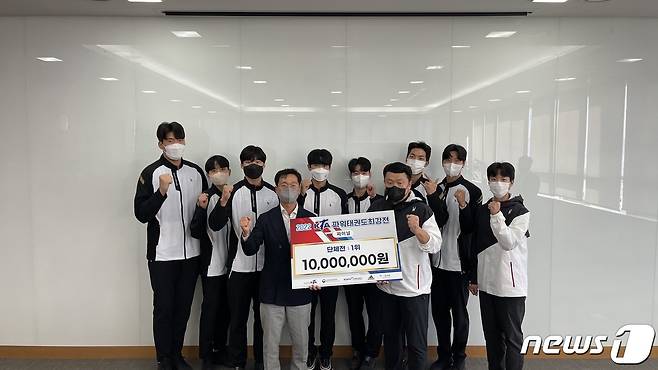 대전시청 태권도팀 우승상금 대전체육발전기금 기탁(대전시체육회 제공)