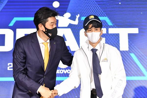 후인정 감독(왼쪽)·박현빈. ⓒKOVO