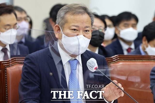 이상민 행정안전부 장관이 "경찰 지휘규칙은 국가경찰위원회의 심의·의결 대상이 아니다"라고 밝혔다./뉴시스