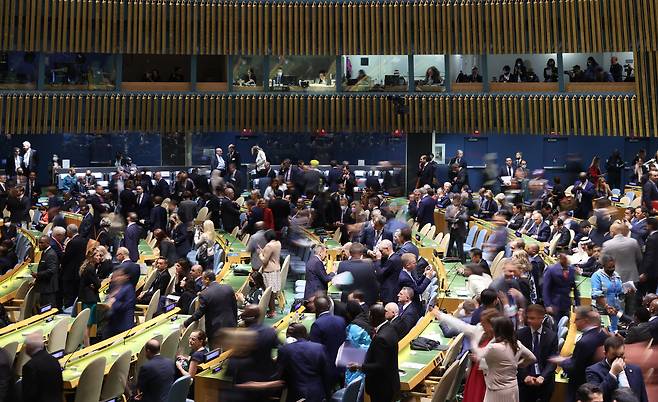 지난달 20일(현지 시각) 미국 뉴욕 유엔본부에서 제77차 유엔총회 기조연설 개막을 앞두고 유엔 회원국 정상과 총리, 장관 등 대표들이 총회장에 모여 있다. /로이터 연합뉴스
