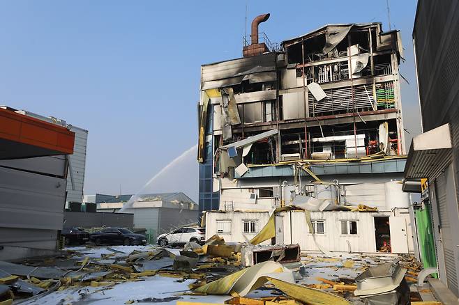 9월 30일 오후 경기 화성시 향남읍 상신리 제약단지 내 화일약품 공장에서 폭발사고가 발생해  18명의 사상자가 발생했다. /뉴스1