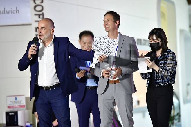 Laurent-Frederic Bollee (left) and Didier Alcante win the overseas artwork award of 2022 Bucheon Cartoon Contest at Korea Manhwa Museum in Bucheon, Gyeonggi Province, Friday. (Korea Manhwa Contents Agency)