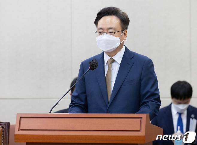 (서울=뉴스1) 이재명 기자 = 조규홍 보건복지부 장관 후보자가 27일 오후 서울 여의도 국회에서 열린 보건복지위원회의 인사청문회에서 모두발언을 하고 있다. 2022.9.27/뉴스1  Copyright (C) 뉴스1. All rights reserved. 무단 전재 및 재배포 금지.