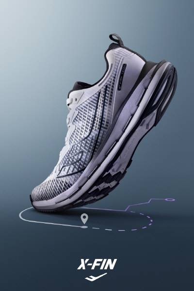 프로스펙스가 물고기의 지느러미 운동 역학에 착안해 에너지 플레이트를 내세운 러니화 X-FIN을 선보였다. 사진은 X-FIN 제품컷(화이트). /사진=프로스펙스