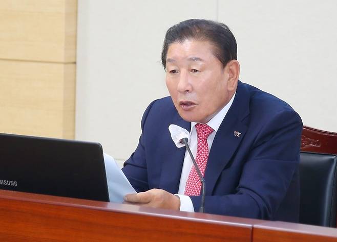 7월4일 함안군청에서 열린 7월 현안 점검회의에서 발언하고 있는 조근제 함안군수 모습 ⓒ함안군