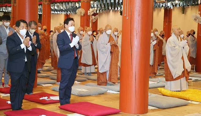 통도사 개산대재 영축문화축제 법요식 참석한 박완수 지사 [경남도 제공. 재판매 및 DB 금지]