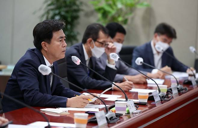 실국원장 회의에서 발언하는 김태흠 충남지사 [충남도 제공. 재판매 및 DB 금지]