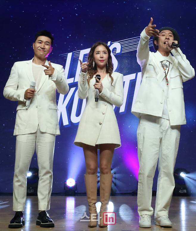 그룹 코요태가 5일 오후 서울 청담동 일지아트홀에서 ‘렛츠 코요태(LET’s KOYOTE)’ 발매 기념 쇼케이스를 열었다.(사진=이영훈 기자)
