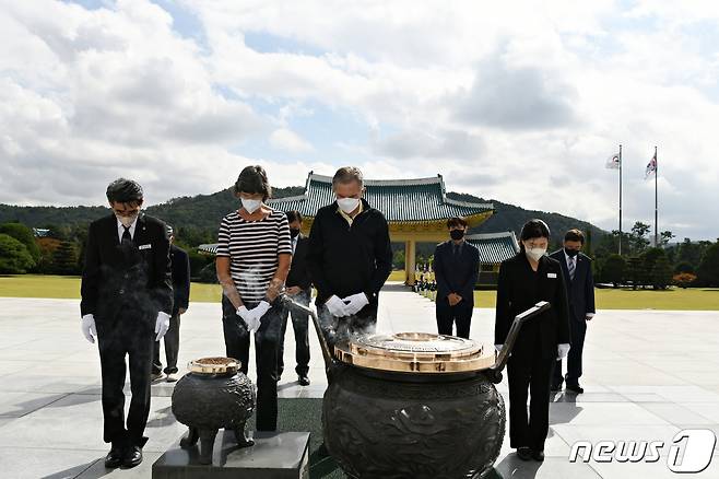 대전현충원 찾은 유엔 참전용사 유족(국립대전현충원 제공)