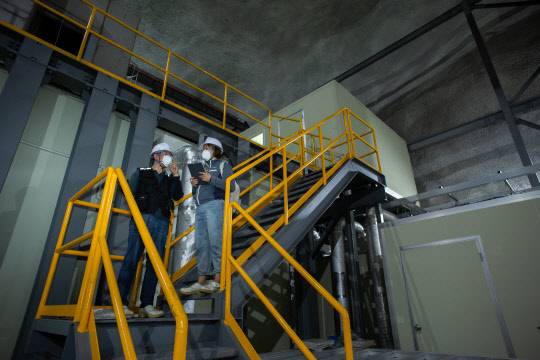 IBS 지하실험실 '예미랩'에 구축돼 중성미자 없는 이중베타 붕괴 현상을 관측하는 '아모레(AMoRE-2) 실험실'



IBS 제공