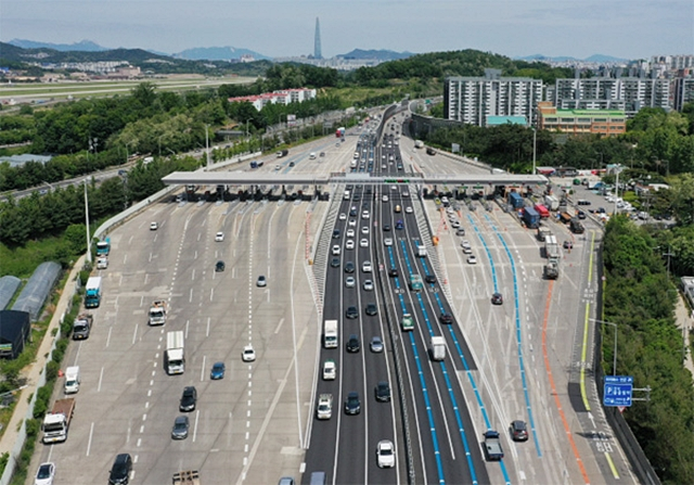 성남톨게이트에 구축된 다차로 하이패스/사진제공=한국도로공사