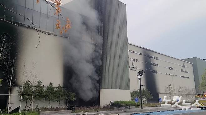 지난달 26일 오전 7시 45분쯤 대전 유성구 현대프리미엄아웃렛에서 화재가 발생해 7명이 숨지고 1명이 병원에서 치료를 받고 있다. 김정남 기자