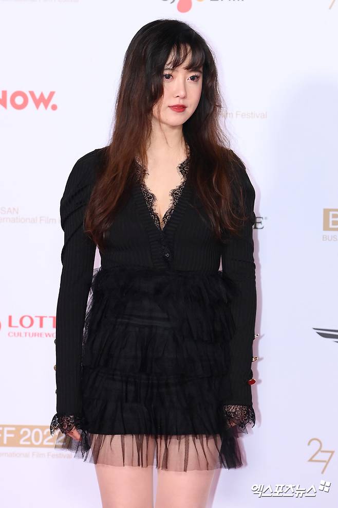 Busan, ) The opening ceremony of the 27th Busan International Film Festival (BIFF 2022) was held at the Udong Film Hall in Busan Metropolitan City on the afternoon of the 5th.Actor and director Ku Hye-sun, who attended the event, has photo time at Red Carpet.