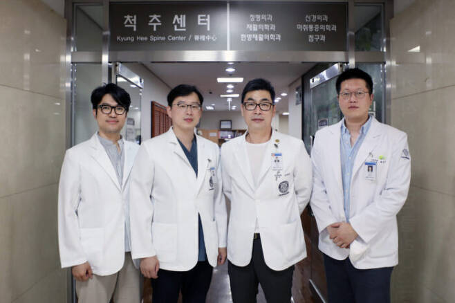(왼쪽부터) 강동경희대병원 신경외과 백상훈, 최호용, 조대진, 백성수 교수