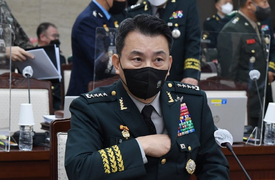 김승겸 합동참모본부 의장이 6일 서울 용산구 합동참모본부 청사에서 열린 국정감사에 출석하고 있다.
