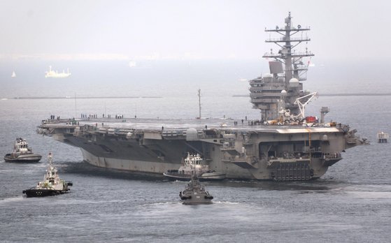 일본 내 주일미군 요코스카(橫須賀)기지에 배치돼 활동 중인 미 해군의 핵추진 항공모함 로널드 레이건호. 연합뉴스