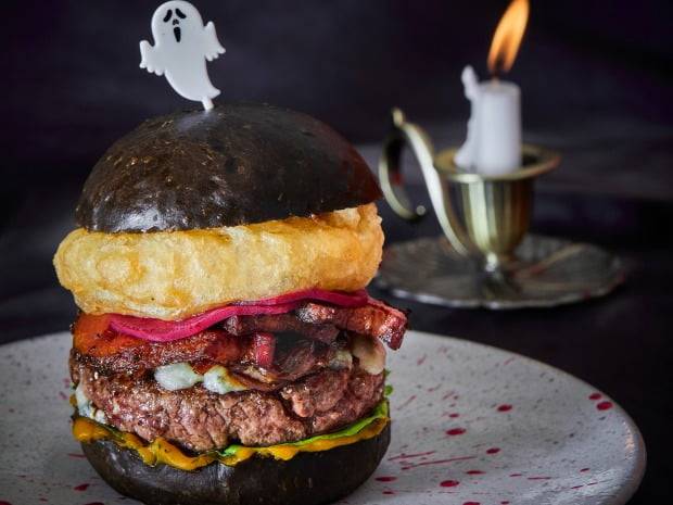 최고 14만원짜리 버거를 선보여 화제를 낳은 '고든램지버거'는 한우 패티를 내세운 '고스트 버거'를 한정판 메뉴로 내놨다.  사진=고든램지버거