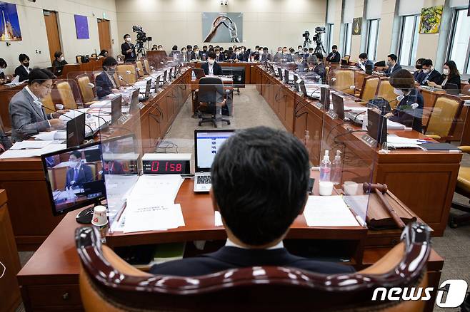 7일 서울 여의도 국회에서 과학기술정보방송통신위원회의 원자력안전위원회, 한국원자력안전기술원, 한국원자력통제기술원, 한국원자력안전재단, 한국수력원자력(주)에 대한 국정감사가 열리고 있다. 2022.10.7/뉴스1 ⓒ News1 유승관 기자