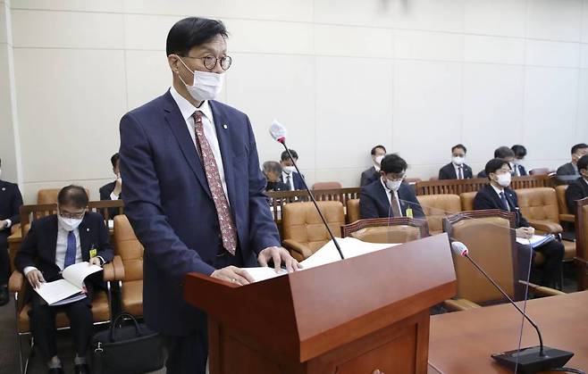 이창용 한국은행 총재가 7일 서울 여의도 국회 기획재정위원회에서 열린 한국은행에 대한 국정감사에 출석해 업무보고를 하고 있다. / 사진제공=뉴시스