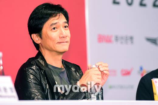 Actor Tony Leung Chiu-wai gave a special time to fans who visited the Busan International Film Festival, telling various stories such as Maggie Cheung and Tang Wei.On the afternoon of the 7th, the open talk of Tony Leung Chiu-wai, winner of the 27th Busan International Film Festival (BIFF) Asia Film Impression of the Year, was held at the outdoor stage of the Busan Haeundae-gu Film Hall.The Asia Film Impression of the Year is awarded to Asian filmmakers who have shown the most prominent activities in the Asian film industry and cultural development during the year.This years winner Tony Leung Chiu-wai leads Hong Kong films and plays an active part in the world stage beyond Asia.It is well known for its director Wang Gawis Junggyeong Forest (1994), Happy Together (1997), and In the Mood for Love (2000).He also appeared in three films, Abnormal Poetry (1989), Cyclo (1995), and Color, System (2007), which won the Golden Lion Award at the Venice International Film Festival.In addition, he has built filmography such as Hero: The Beginning of the World (2002), Mugando (2002), and The Legend of Shangchi and Ten Rings (2021), which were nominated for the 2003 American Academy (Oscar Award) Foreign Language Film Award.In addition, he achieved the best actor award at the Cannes Film Festival in 2000, five gold medals in Hong Kong, and three gold medals.Tony Leung Chiu-wai said, I think I was lucky as an actor.I have learned a lot from working with various bishops, and I think that the learning has accumulated and I have become Tony Leung Chiu-wai of today. He also said, I am so happy that I have a thick fan base regardless of age, age, and age for a long time in Korea.I am so happy to be able to achieve this dream, and everyone will be loved by fans of various ages if they are Actor. As for the BIFF Asia Film Impression of the Year award, I wanted to come to Korea, but I could not come because there was no excuse.I am so glad to see your face and say hello to you for such a meaningful reason. Tony Leung Chiu-wai also said, Every actor who has worked together has been comfortable.I usually have time to be friends with the opponent actors who have to breathe before shooting.So, when I postpone it later, I can exchange opinions honestly and communicate easily. In the Mood for Love Maggie Cheung, also mentions Color, System Tang Wei; Tony Leung Chiu-wai said, Both are professionals.In the case of Maggie Cheung, it was more different because it was Actor that had already been breathing together since the broadcasting station.Both had no experience in newcomers, but the next time they reunited, they had a lot of experience with each other. Tang Wei spent a lot of time together three months before shooting.Majak, dance together, I went to the museum and watched the painting, but thanks to this time, it was easier to digest the role. 