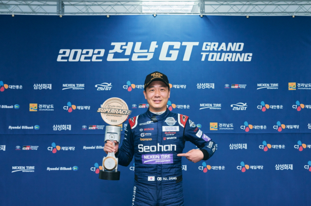 2일 전남GT 삼성화재 6000 클래스에서 우승을 차지한 장현진. 사진 제공=슈퍼레이스