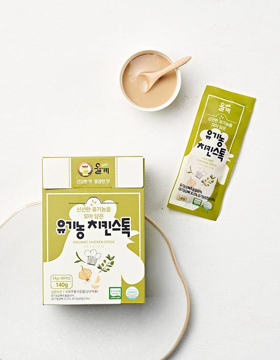 올계 유기농 치킨스톡 – 유기농 닭뼈 추출물, 마늘, 소금 외에 그 어떠한 것도 들어가지 않은 착한 성분의 치킨스톡.