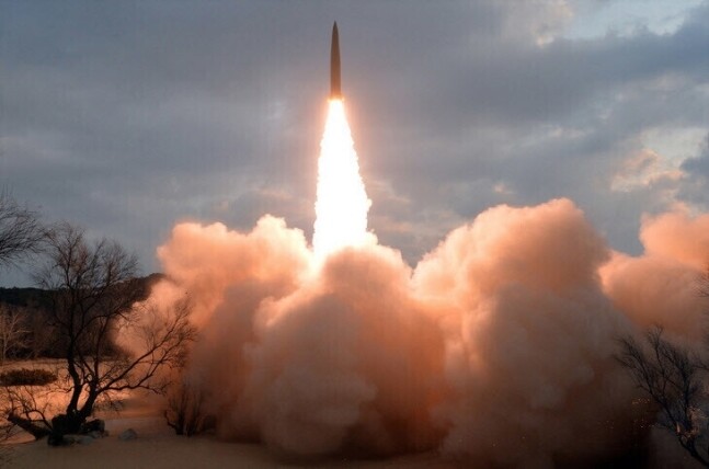 북한이 탄도미사일을 발사하는 모습의 자료사진. 연합뉴스