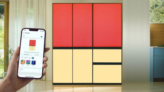 LG 가전 통합 플랫폼인 'LG 씽큐' 앱에서 선택한 테마 색상이 'LG 디오스 오브제컬렉션 무드업' 냉장고에 적용된 모습.(이미지 출처=연합뉴스)


＜저작권자(c) 연합뉴스, 무단 전재-재배포 금지＞