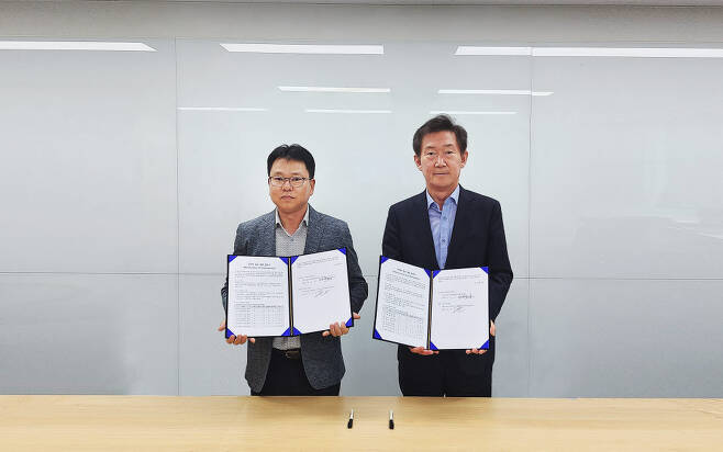 (왼쪽부터)강재식 포뎁스 대표, 김성규 포스토피아 대표
