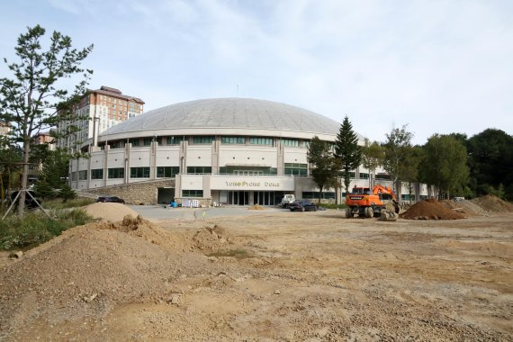 개보수 중인 '평창돔' 외관 사진=박범준 기자