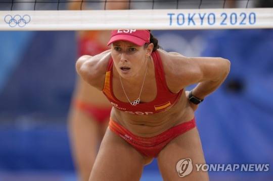 2020 도쿄올림픽서 비치발리볼에 출전한 스페인 국가대표 선수들 모습 [AP=연합뉴스 자료사진]