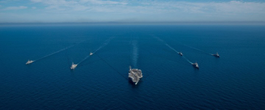 한미 연합 해상훈련에 참가한 한미 해군 함정들이 지난달 29일 동해상에서 기동훈련을 하고 있다. 해군 제공