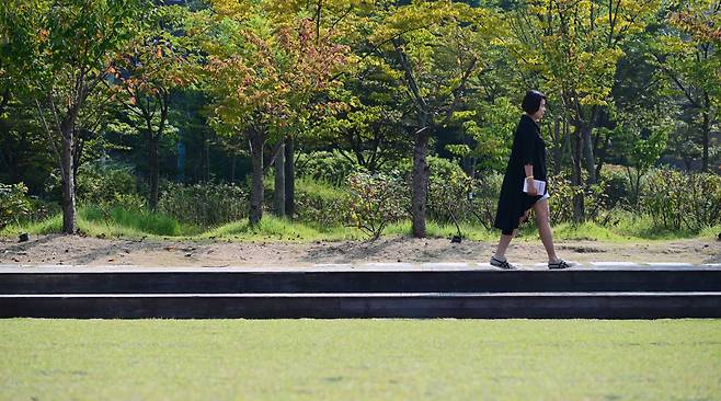 '산만언니'는 “사람들에게 인생의 붕괴는 매일 일어난다”며 “붕괴 후 스스로 존엄을 지키기 위해 어떻게 재건을 하느냐, 즉 어떻게 사느냐가 중요하다”고 했다. 박해묵 기자