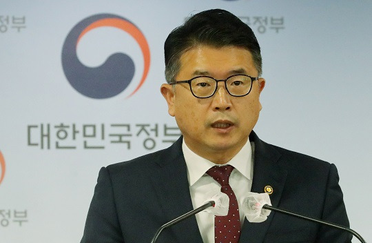 장상윤 교육부 차관이 11일 오후 서울 종로구 정부서울청사 브리핑실에서 기초학력 보장 종합계획을 발표하고 있다. 사진=뉴시스