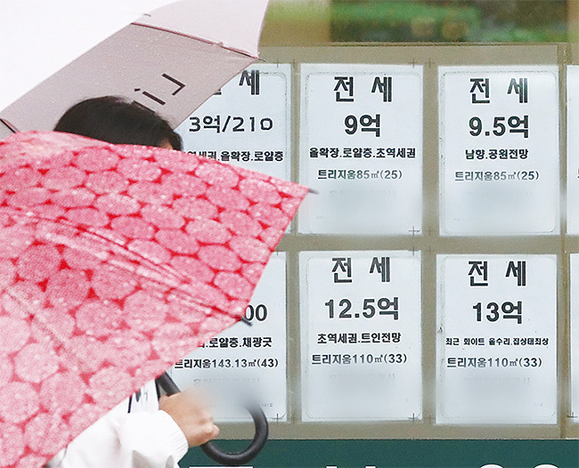 부동산 시장 하락세로 말미암아 고질적인 전세난이 아니라 전국적인 역전세난이 일어나고 있다. 사진 뉴스1