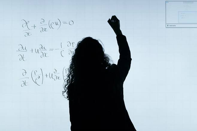 전체 학령인구의 3~7%가 수학 개념 학습을 어려워하는 ‘난산증’을 겪는 것으로 추정된다. 사진출처 unsplash.com