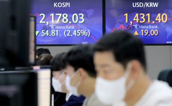 Seoul stocks open on sharp decline Tuesday