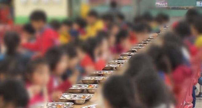 학교 급식을 먹는 아이들 / 사진=연합뉴스