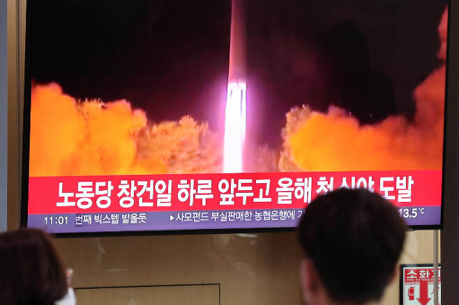 북한이 지난 6일 오전 평양에서 동해상으로 단거리 탄도미사일 2발을 발사했다.연합뉴스