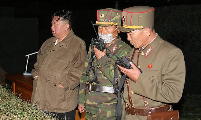 김정은 북한 국무위원장은 북한군 전술핵운용부대 등의 군사훈련을 지도하며 "적들과 대화할 내용도 없고 또 그럴 필요성도 느끼지 않는다"고 밝혔다. 연합뉴스