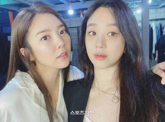 배우 손담비(왼쪽) 결혼식에 불참했던 배우 정려원의 공효진 결혼식 참석 사실이 알려지면서 이들을 둘러싼 손절설이 또다시 수면 위로 떠올랐다. 인스타그램 캡처