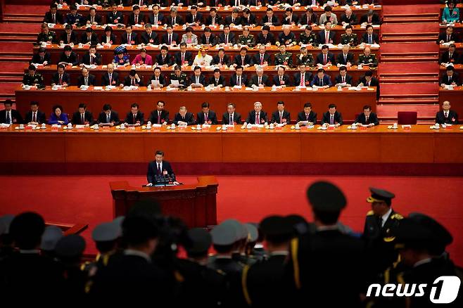 베이징에서 열린 제19차 중국 공산당 전국대표대회 개막식에서 시진핑 중국 국가주석이 연설하고 있다. ⓒ News1 한병찬 기자