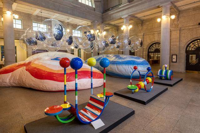 전시 '길몸삶터'에 선보인 시소 '동글동글동글'. 한국공예디자인진흥원 제공