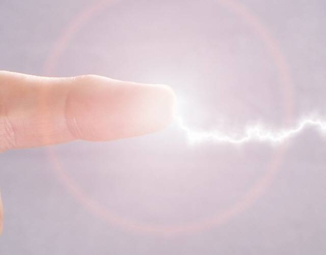 피부가 건조한 사람일수록 정전기가 생기기 쉽다./사진=게티이미지뱅크